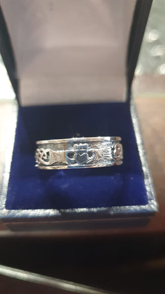Gents Silver Claddagh Band